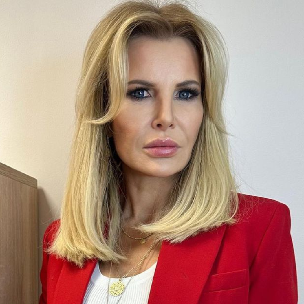 Joanna Racewicz jak pierwsza dama. Włożyła marynarkę w stylu Agaty Dudy